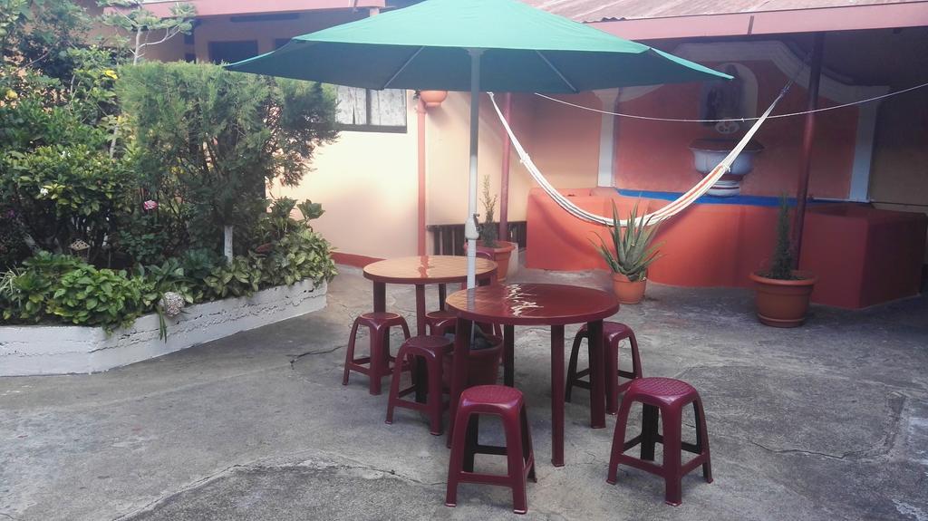 Hostal Morenos Antigua Exterior foto