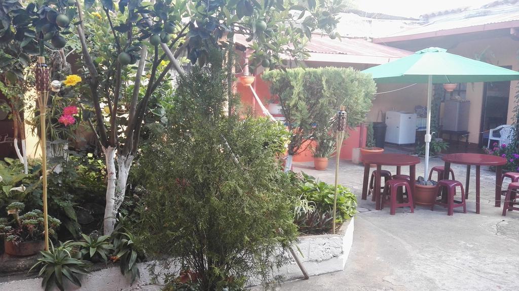 Hostal Morenos Antigua Exterior foto