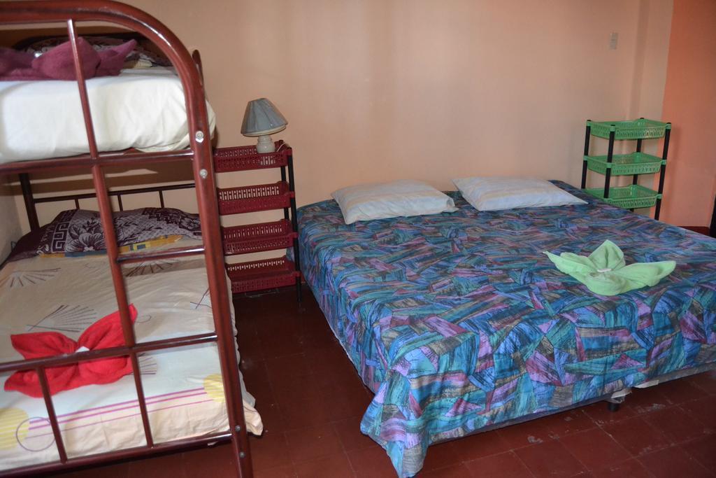 Hostal Morenos Antigua Exterior foto