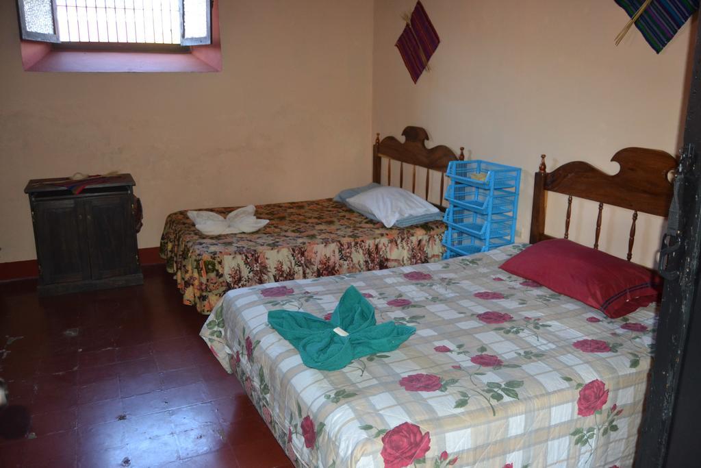 Hostal Morenos Antigua Exterior foto