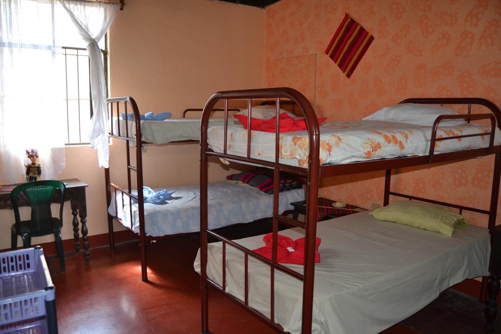 Hostal Morenos Antigua Exterior foto